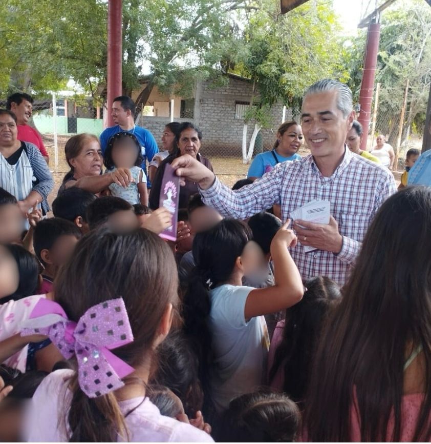 Ni As Y Ni Os De Apatzing N Reciben Regalos Por Inicio De A O Dif