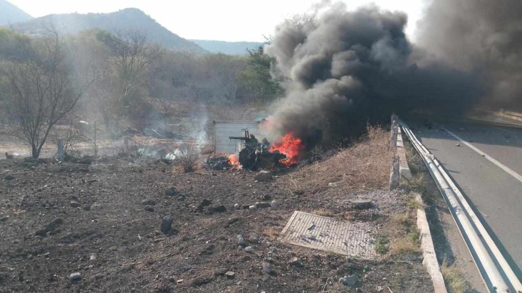 Se Incendia Tr Iler Tras Accidente En La Autopista Siglo Xxi