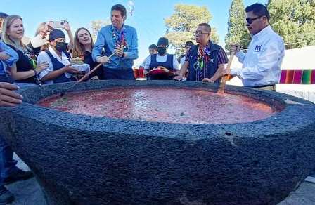 molcajete metate mas grandes del mundo San Nicolás de los Ranchos puebla  Primera Feria del Maíz 2018 - El Sol de México