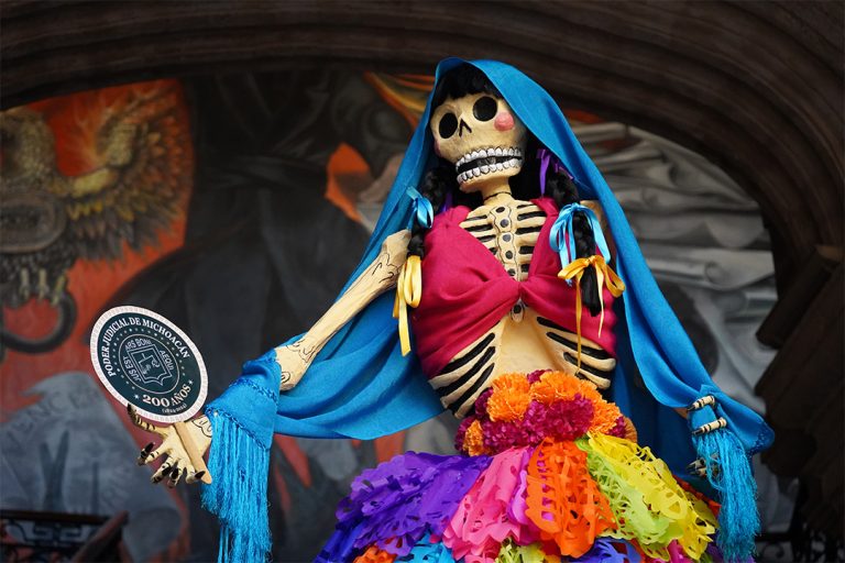 Poder Judicial de Michoacán presenta su tradicional ambientación de Día de Muertos