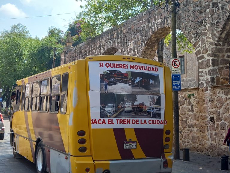 Llama alcalde a gobierno del estado a dialogar con transportistas que están en contra del teleférico