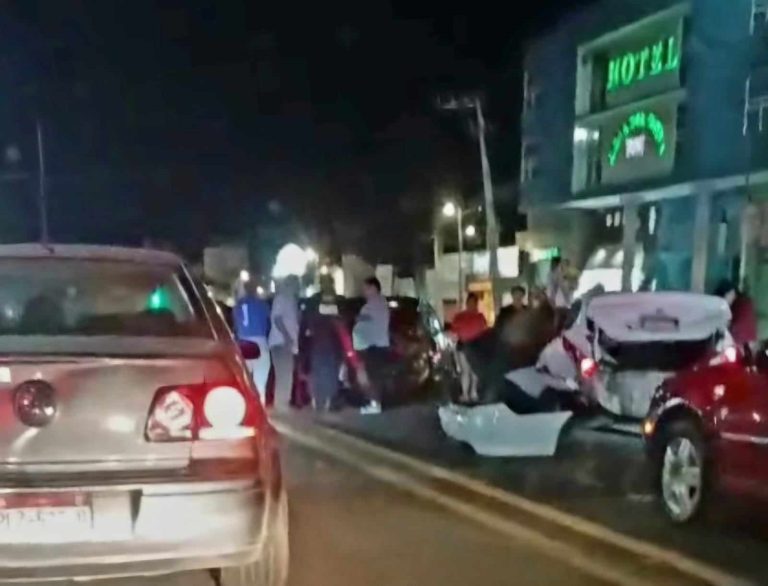 Se registra choque vehicular múltiple en la avenida Madero Poniente, de Morelia