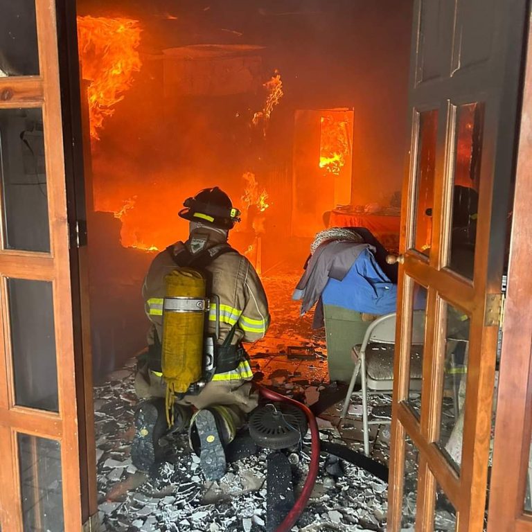 Arde casa habitación en la colonia Prados Verdes en Morelia