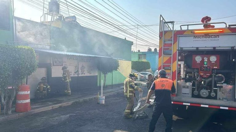 Bomberos sofocan incendio de taquería en Villa Universidad, Morelia