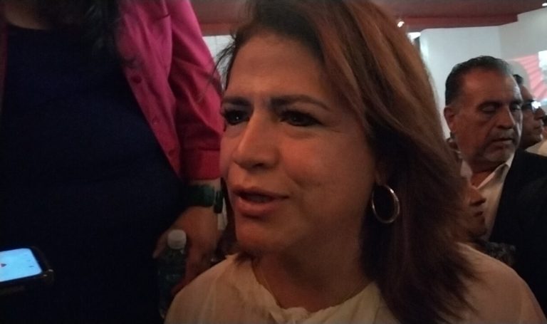 Niega Fabiola Alanís campaña anticipada; simpatizantes impulsan su imagen para 2027