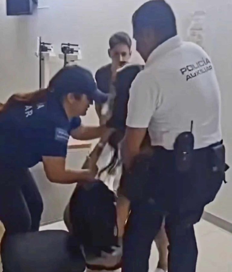 Joven mujer agrede a doctora del Hospital Regional de Apatzingán