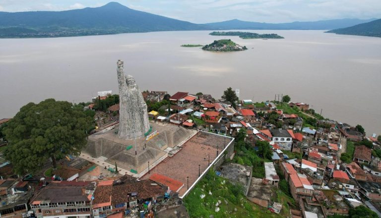 Listos en el lago de Pátzcuaro para recibir al turismo por Semana de Muertos